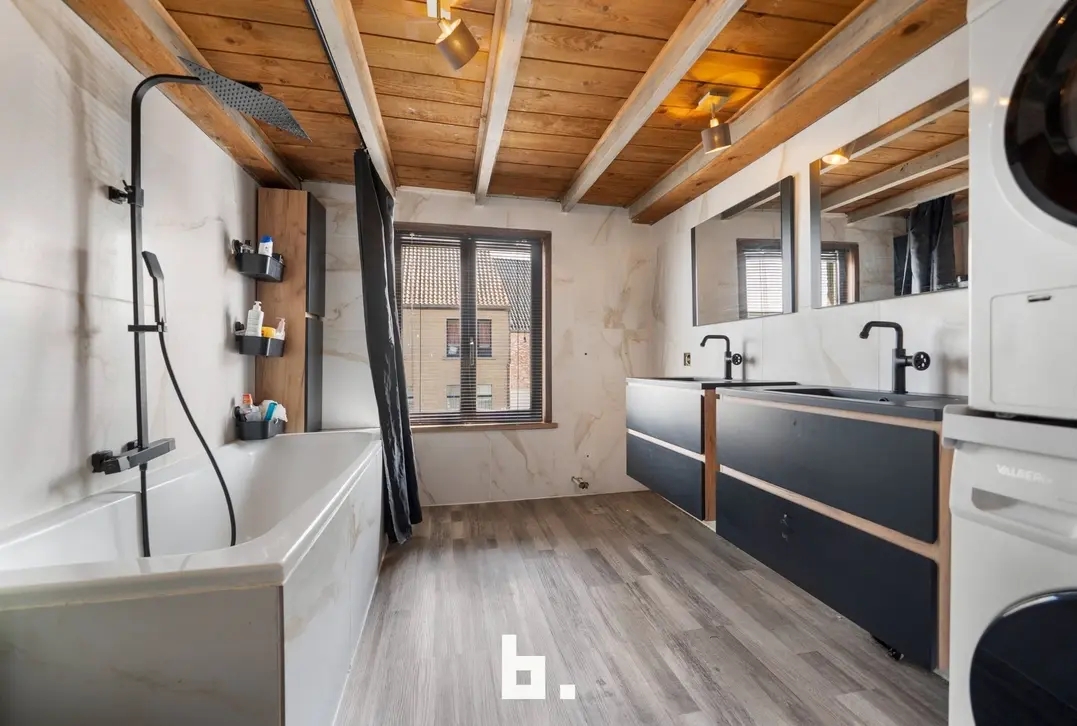 Ruime woning met groote tuin en garage te Hertsberge - Oostkamp