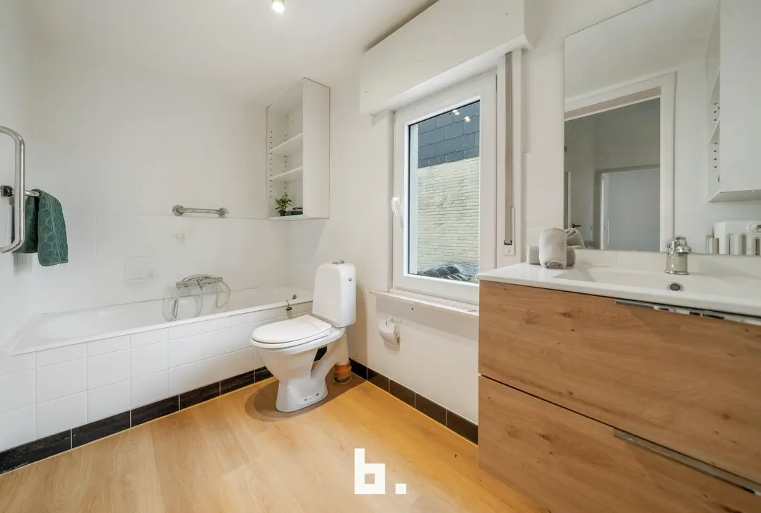 Energiezuinige gezinswoning met 3 slaapkamers en zonnige tuin te Brugge. - Brugge