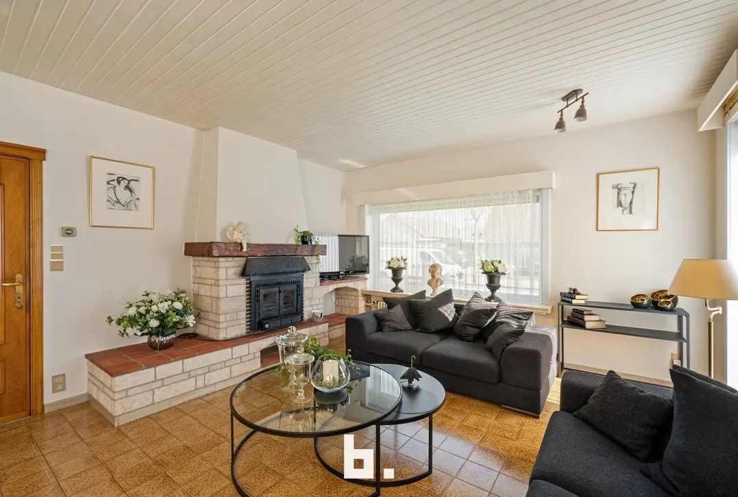 Mooie laagbouwvilla met zonnige tuin, dubbele garage en bijgebouw - Jabbeke