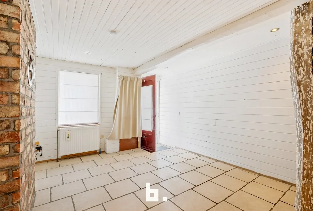 Woning met zeer veel potentieel te Kortrijk! - Kortrijk