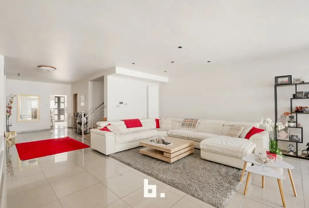 Instapklare én gerenoveerde woning op leuke locatie in Roeselare - Roeselare