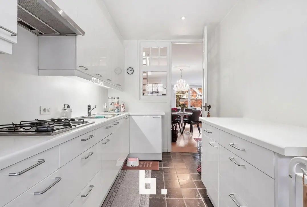 Commercieel handelspand met instapklare woonst op topligging in Roeselare - Roeselare