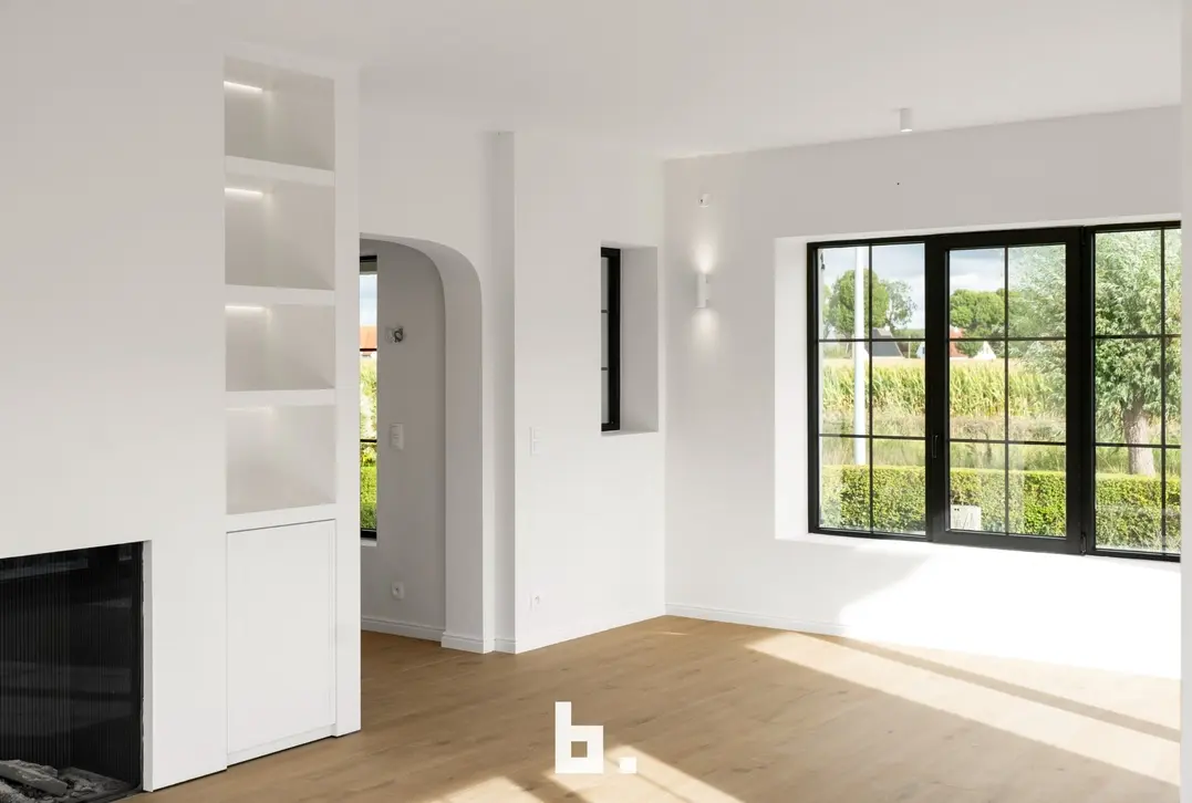 Een karaktervolle villa in uitgesproken cottagestijl, waar authentieke architectuur en hedendaags wooncomfort harmonieus samenkomen.  - Oostkerke