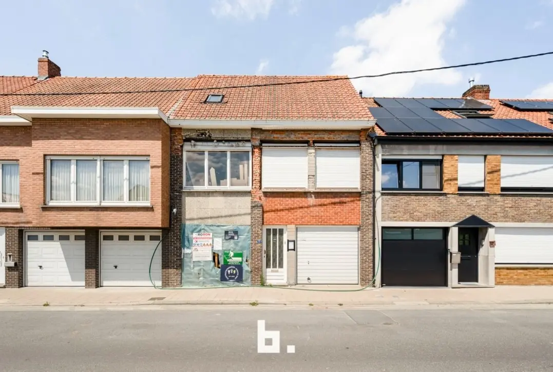 Ruime woning met enorm potentieel en reeds vergevorderde renovatie - Lichtervelde