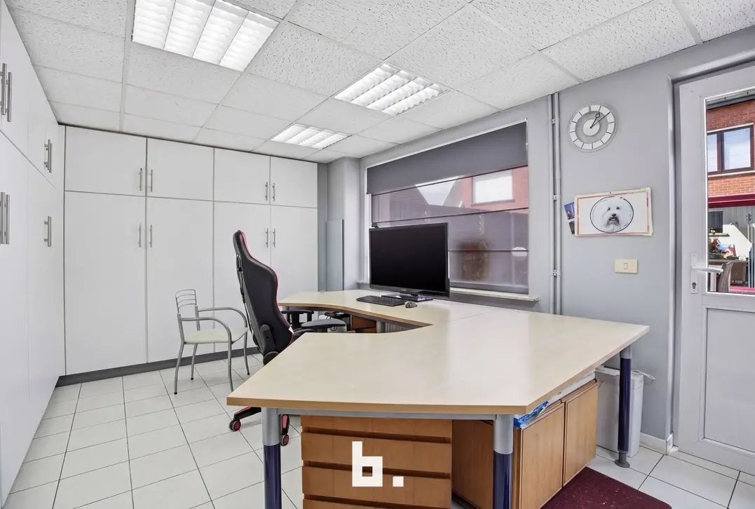 Ruime en veelzijdige woning met atelier op topligging in Izegem - Izegem