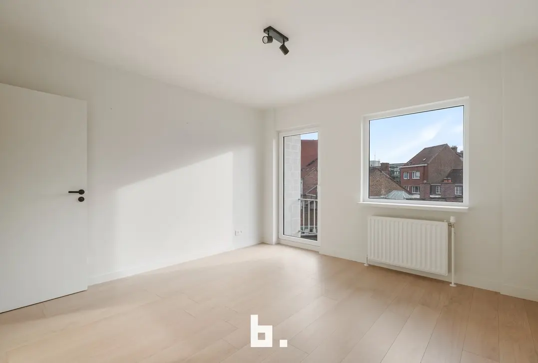 Lichtrijk en ruim appartement met 2 terrassen en garage nabij het centrum - Kortrijk