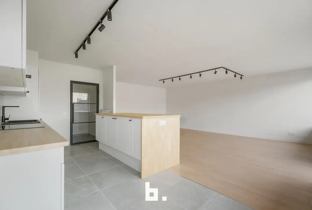 Lichtrijk en ruim appartement met 2 terrassen en garage nabij het centrum - Kortrijk