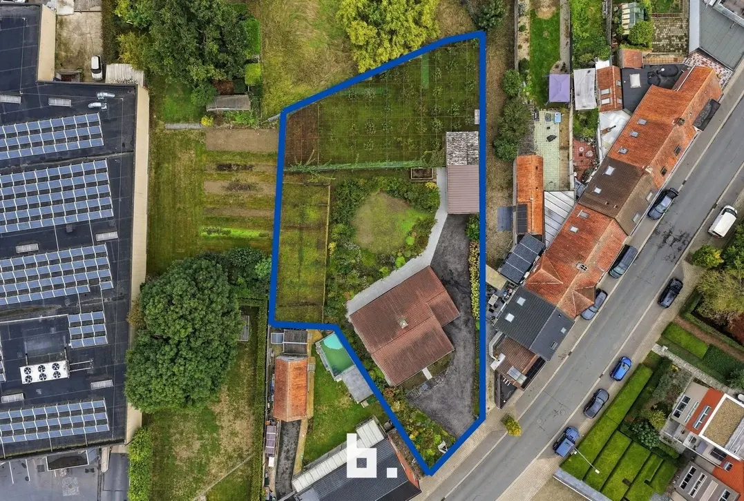 Alleenstaande woning met prachtige tuin, garage en 3 slaapkamers in Hooglede. - Hooglede