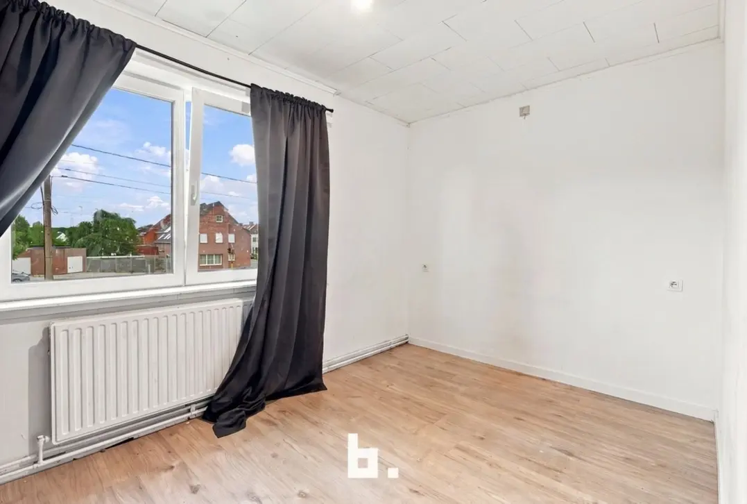 Ruim appartement met 3 slaapkamers en parkeerplaats, interessante investering! - Roeselare