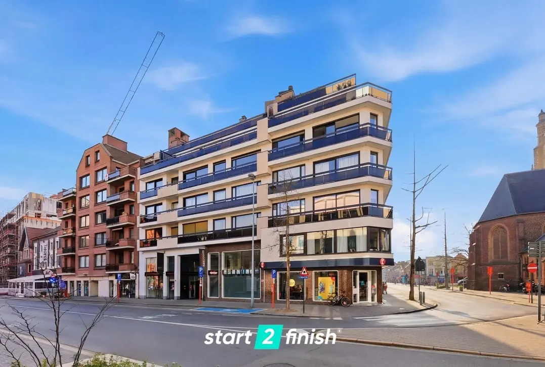 Ruim 3-slaapkamer appartement  in hartje Roeselare - Roeselare