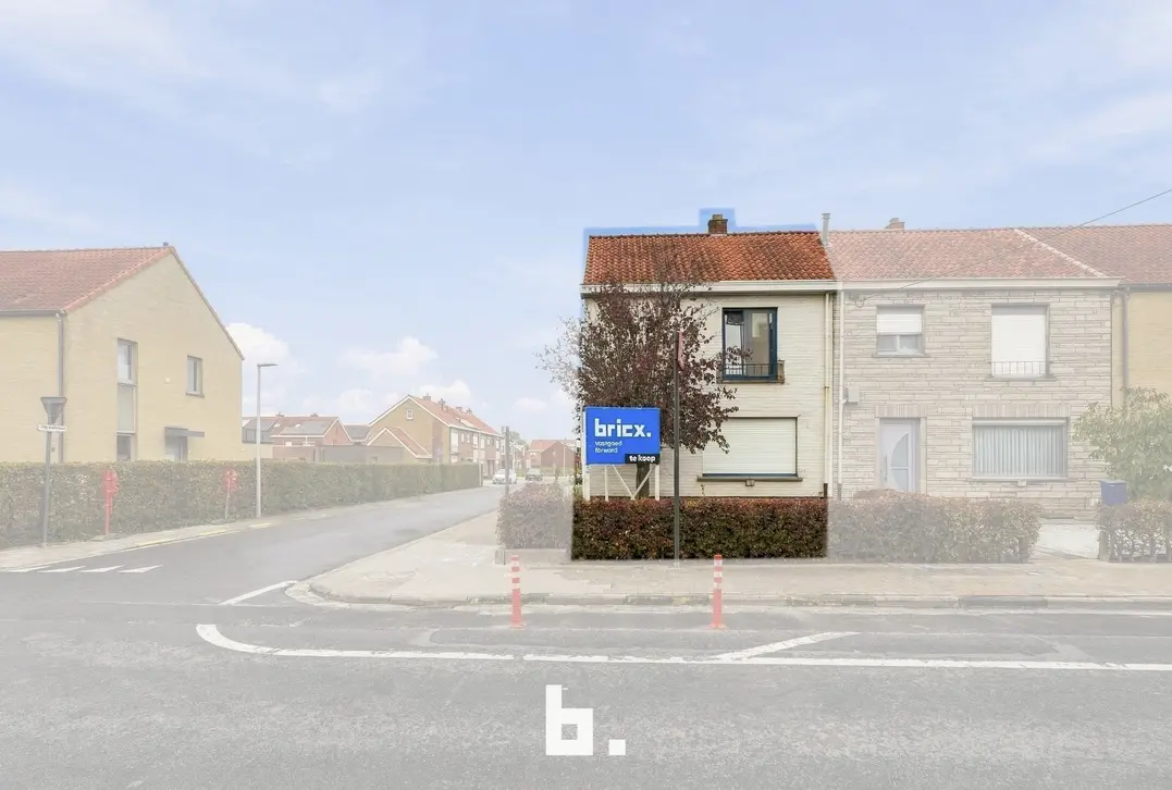 Halfopen woning met 3 slaapkamers, garage en 5 extra garages nabij het Sterrebos - Roeselare