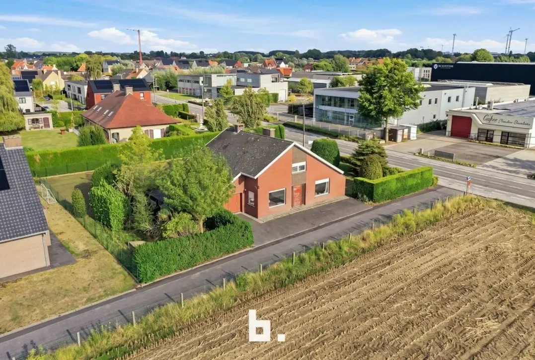 Eigendom met uitzonderlijk potentieel op strategische ligging - Roeselare