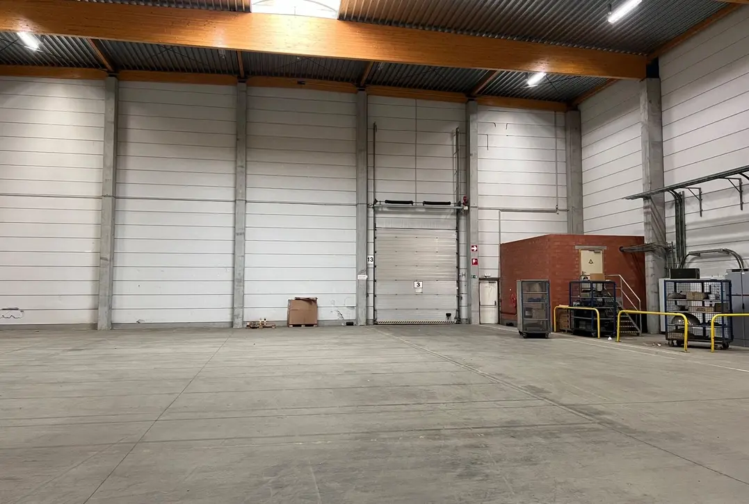 Logistiek magazijn te huur aan de A10 - Oostende