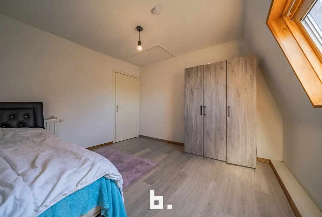 Instapklare hoekwoning met 4 slaapkamers op zeer mooie locatie te centrum Brugge - Brugge