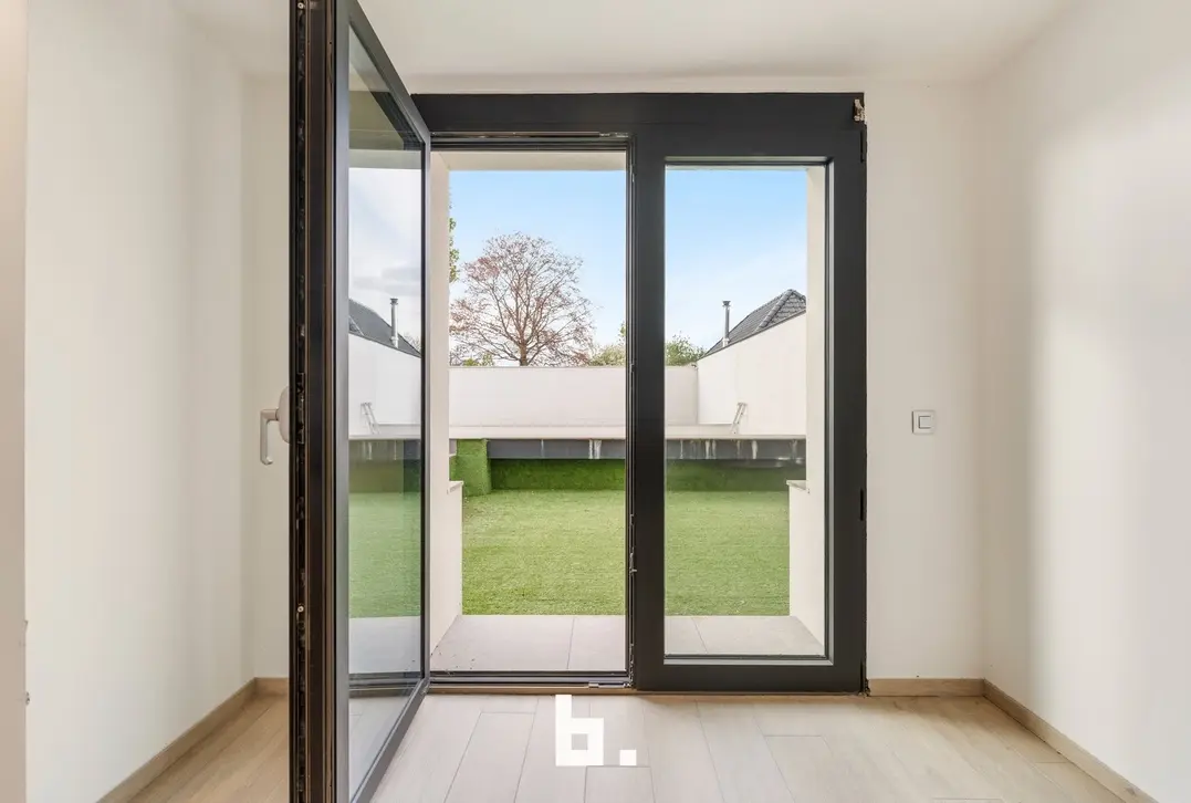Prachtig gerenoveerd duplexappartement met groot terras en 4 kamers-Wevelgem-€275.000
