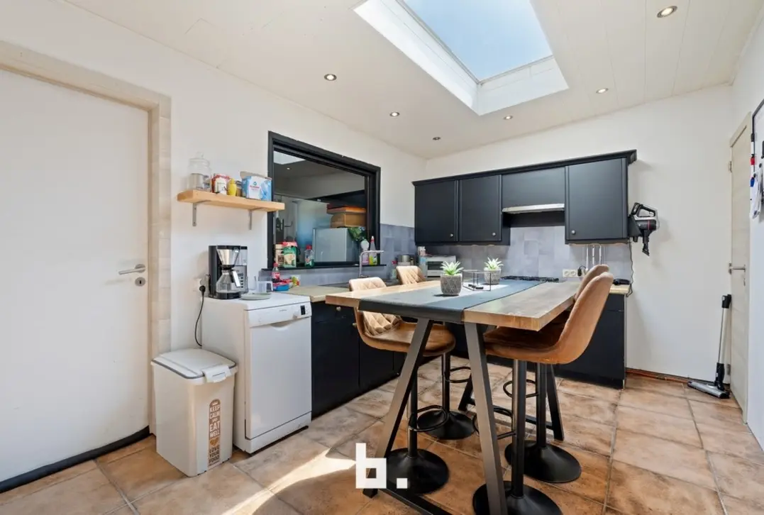Instapklare gezinswoning met 3 slaapkamers, grote tuin en carport op toplocatie in Ingelmunster - Ingelmunster