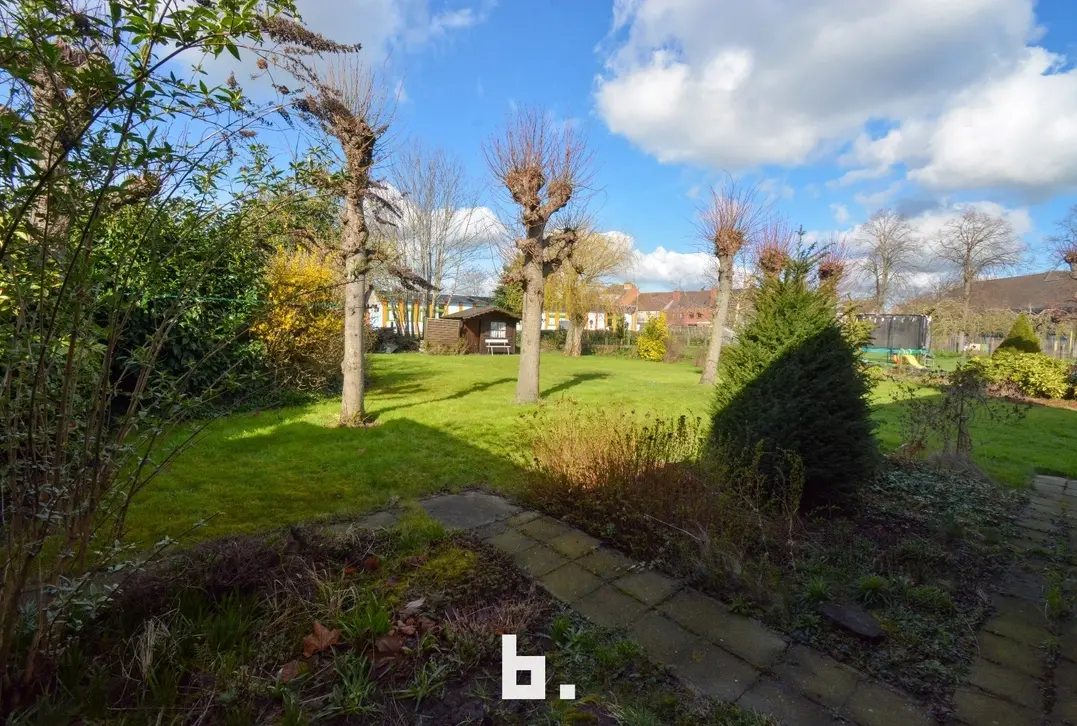 Te renoveren woning met vergunde B&B op ruim perceel te Brugge - Brugge