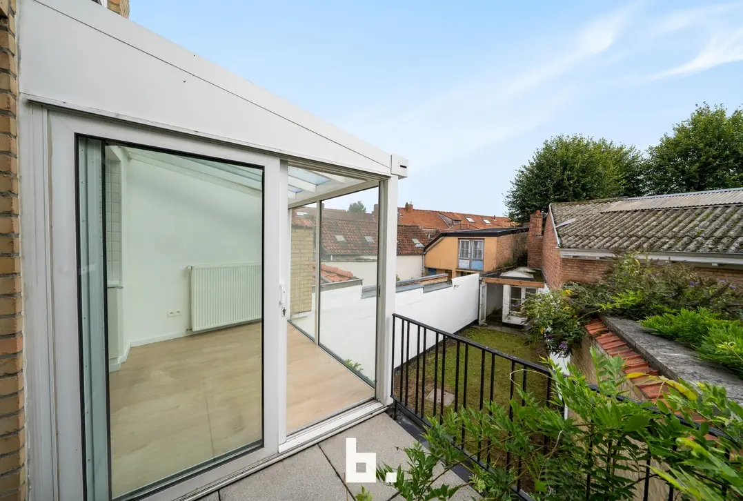 Instapklare woning met garage nabij de Coupure. - Brugge
