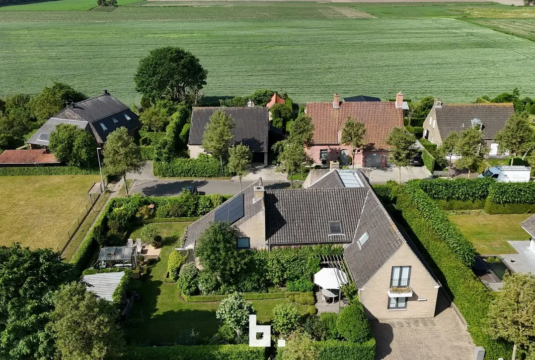 Uitzonderlijk ruime villa met praktijkruimte - Varsenare