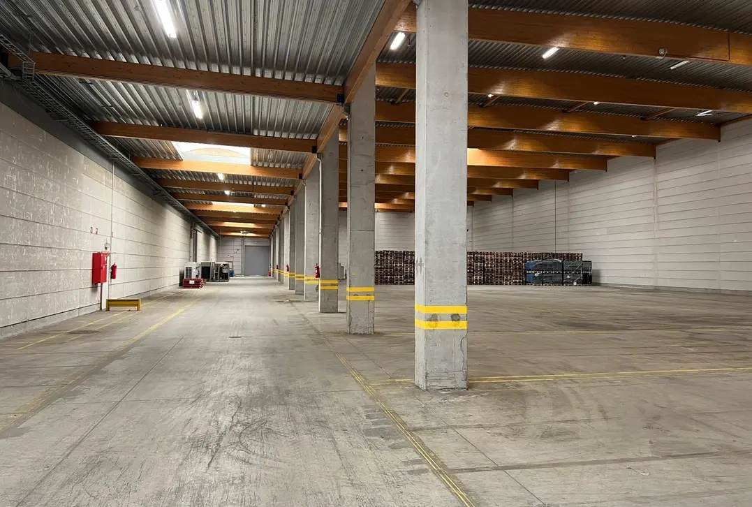 Logistiek magazijn te huur aan de A10 - Oostende