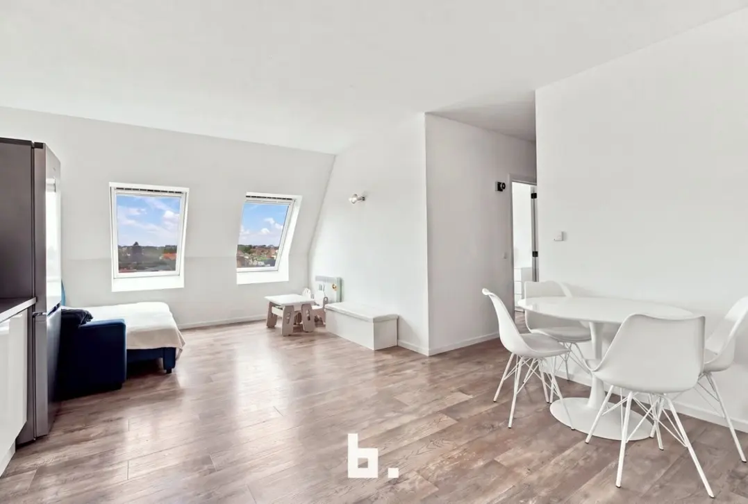 Lichtrijk verhuurd dakappartement in centrum Roeselare - Roeselare