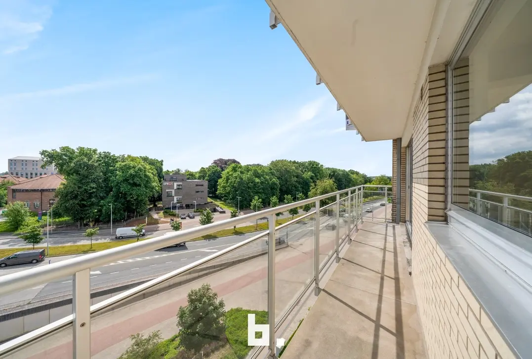 Instapklaar appartement met 3 slaapkamers en garage en kelderberging inbegrepen - Sint-Michiels