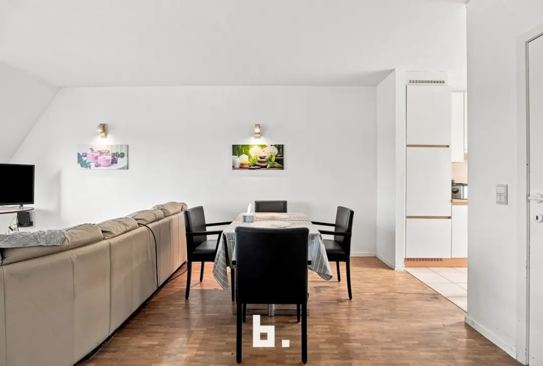 Lichtrijk verhuurd dakappartement in centrum Roeselare - Roeselare