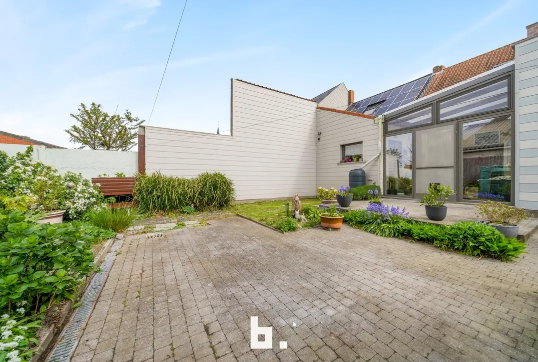 Verzorgde woning met tuin, garage en gunstig EPC in Westkerke - Westkerke