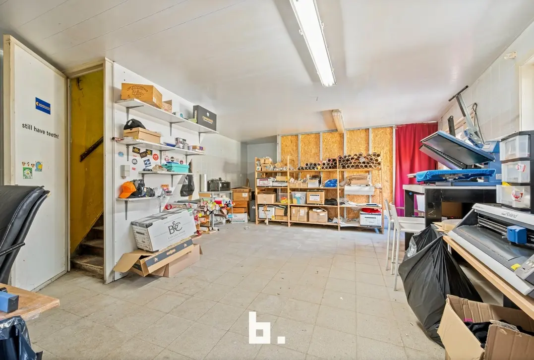Pand met eindeloos potentieel op topligging te Kortrijk! - Kortrijk - €280.000