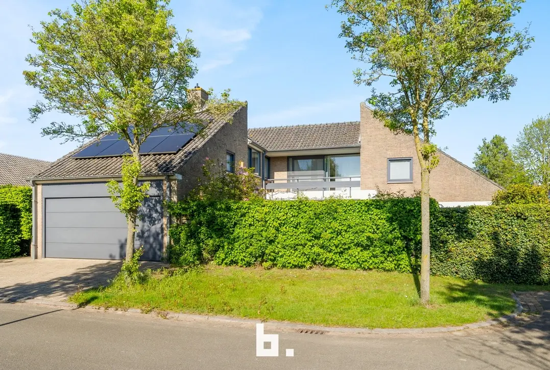 Uitzonderlijk ruime villa met praktijkruimte - Varsenare