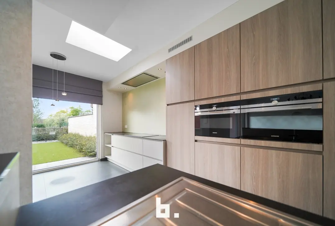 Halfopen woning met garage en tuin in Sint-Andries - Sint-Andries