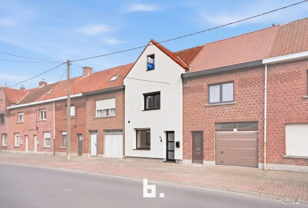 Energiezuinige, instapklare, gerenoveerde woning met zonnige tuin - Roeselare