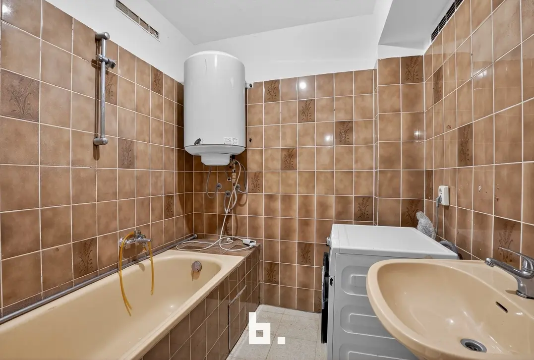 Gelijkvloers lichtrijk 2-slaapkamerappartement centraal gelegen te Roeselare - Roeselare