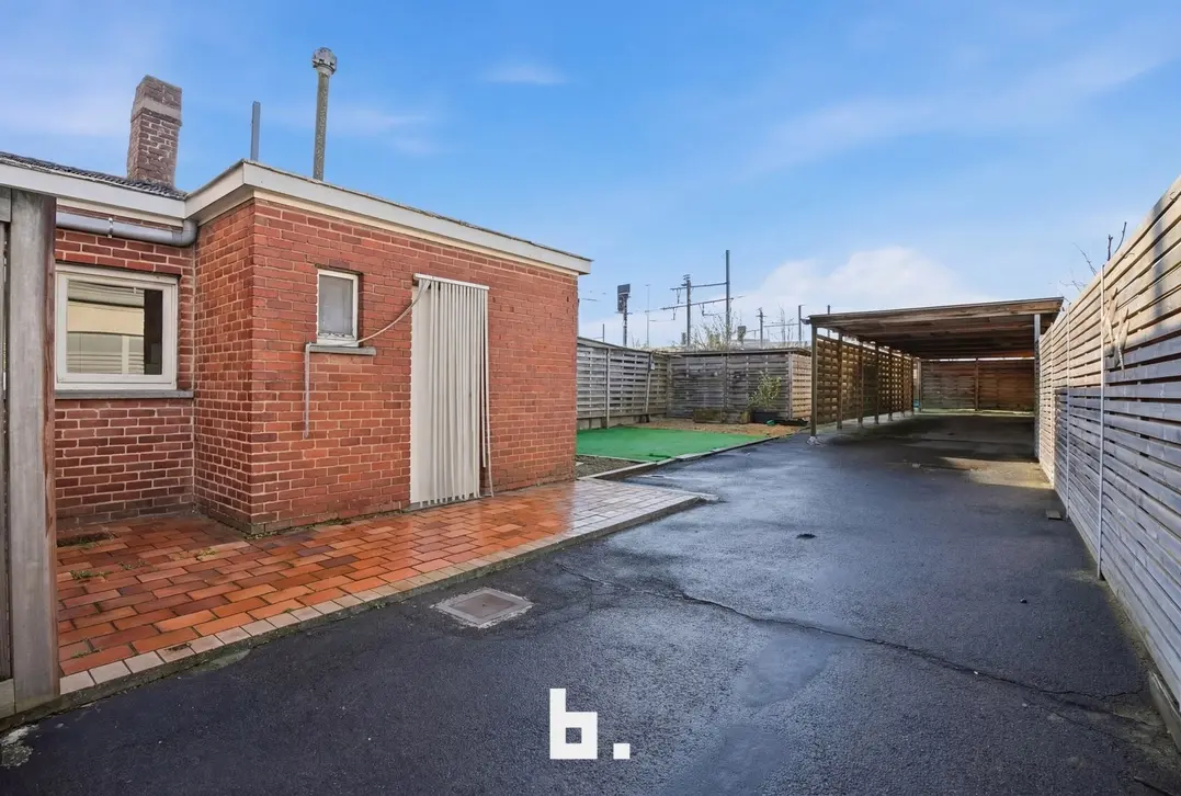 Charmante halfopen woning met tuin en carport in rustige straat-0 Kortrijk-€235.000