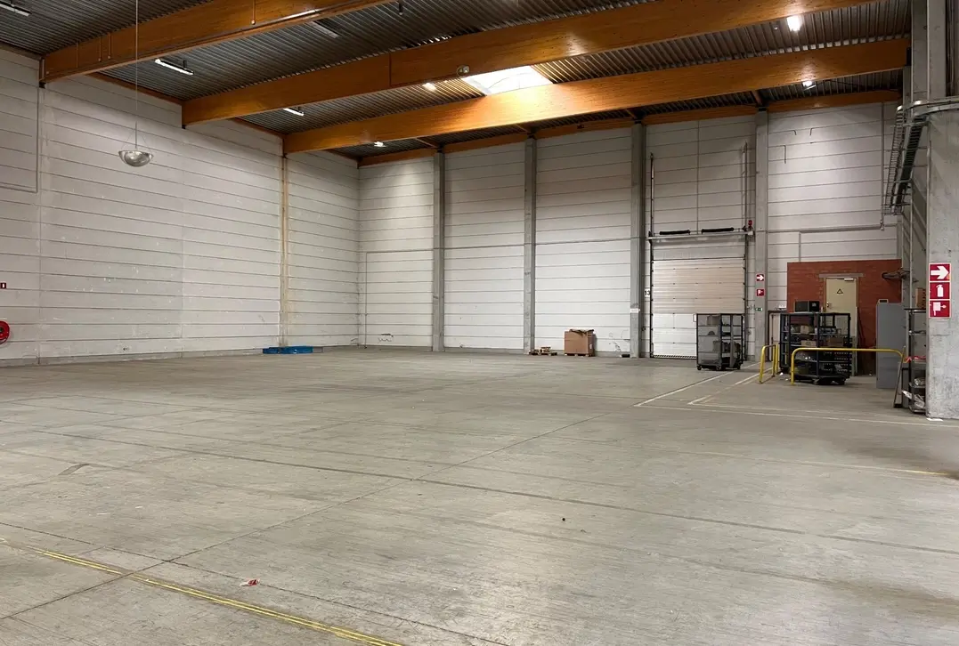 Logistiek magazijn te huur aan de A10 - Oostende