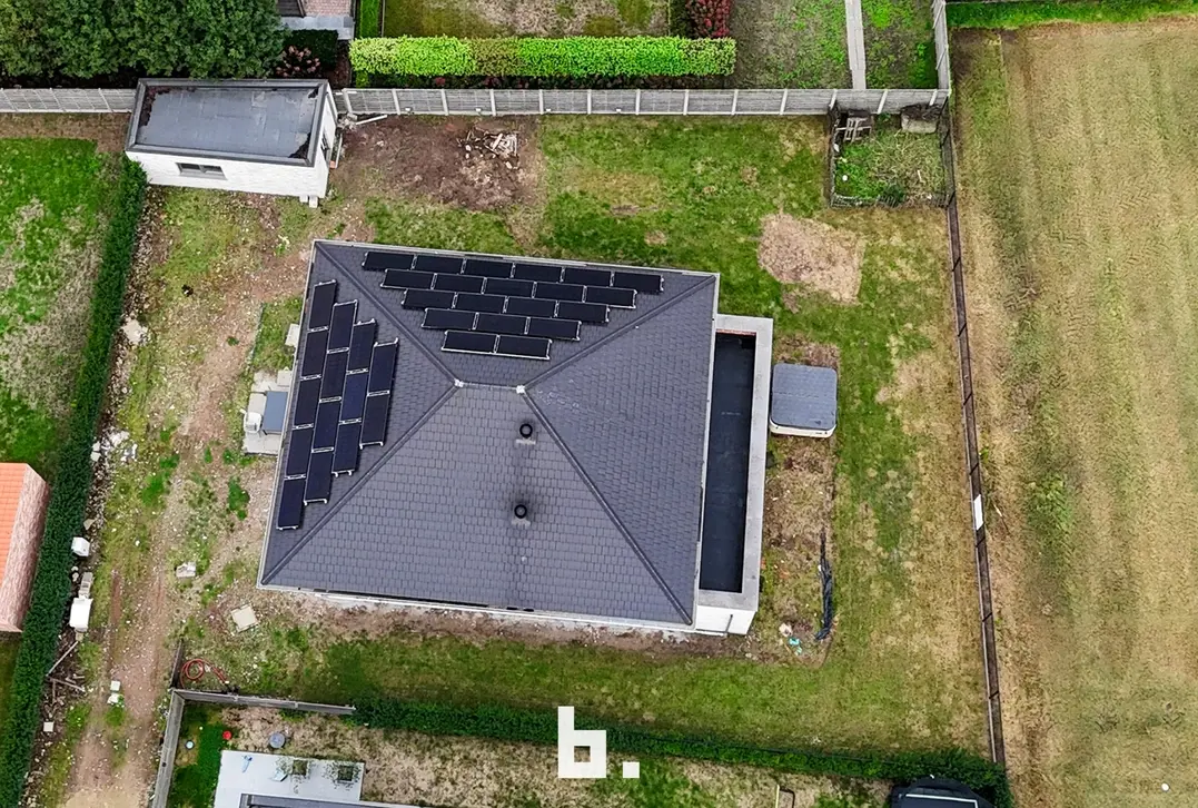 Prachtige nieuwbouwvilla met 4 ruime slaapkamers, inpandige garage en tuin - Zwevezele