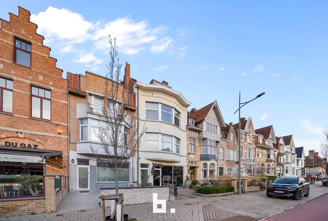 Uitstekend commercieel gelegen handelsgelijkvloers met beleving - Brugge
