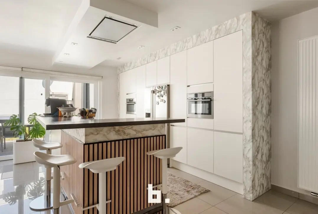 Instapklare én gerenoveerde woning op leuke locatie in Roeselare - Roeselare