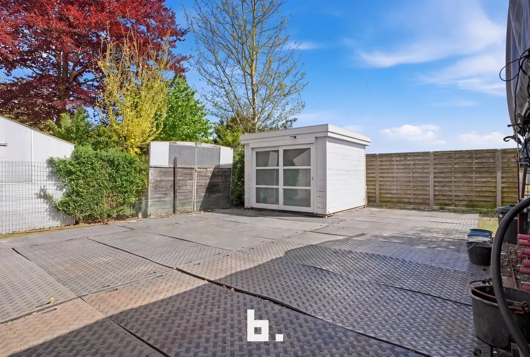 Ruime en veelzijdige woning met atelier op topligging in Izegem - Izegem