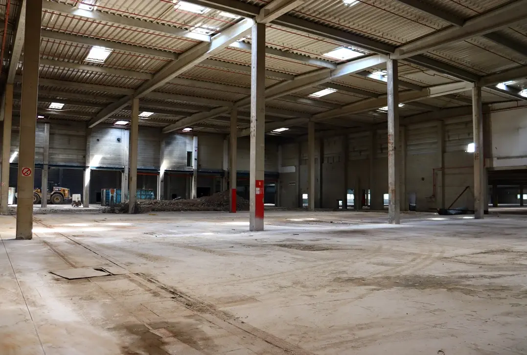 Ruim magazijn te huur in Fleurus – strategisch gelegen vlak bij E42 & E420 - Fleurus