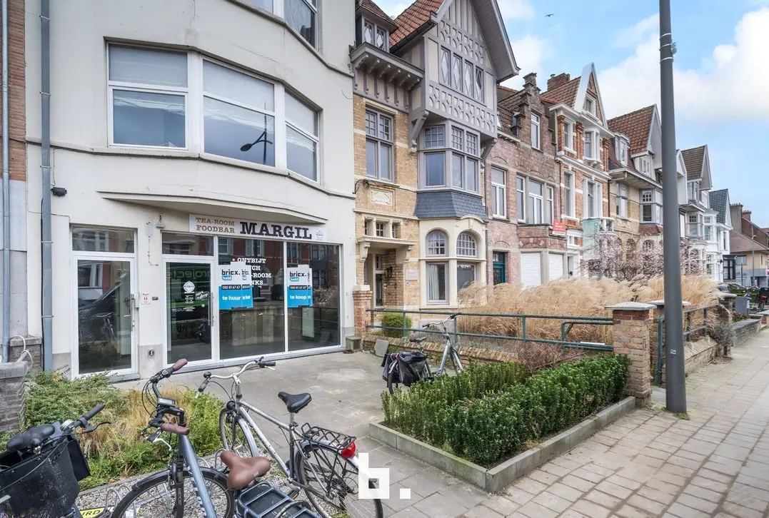 Uitstekend commercieel gelegen handelsgelijkvloers met beleving - Brugge