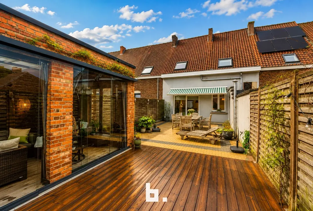 Unieke, polyvalente woning met handelsruimte, dubbele garage en atelier! - Kortrijk