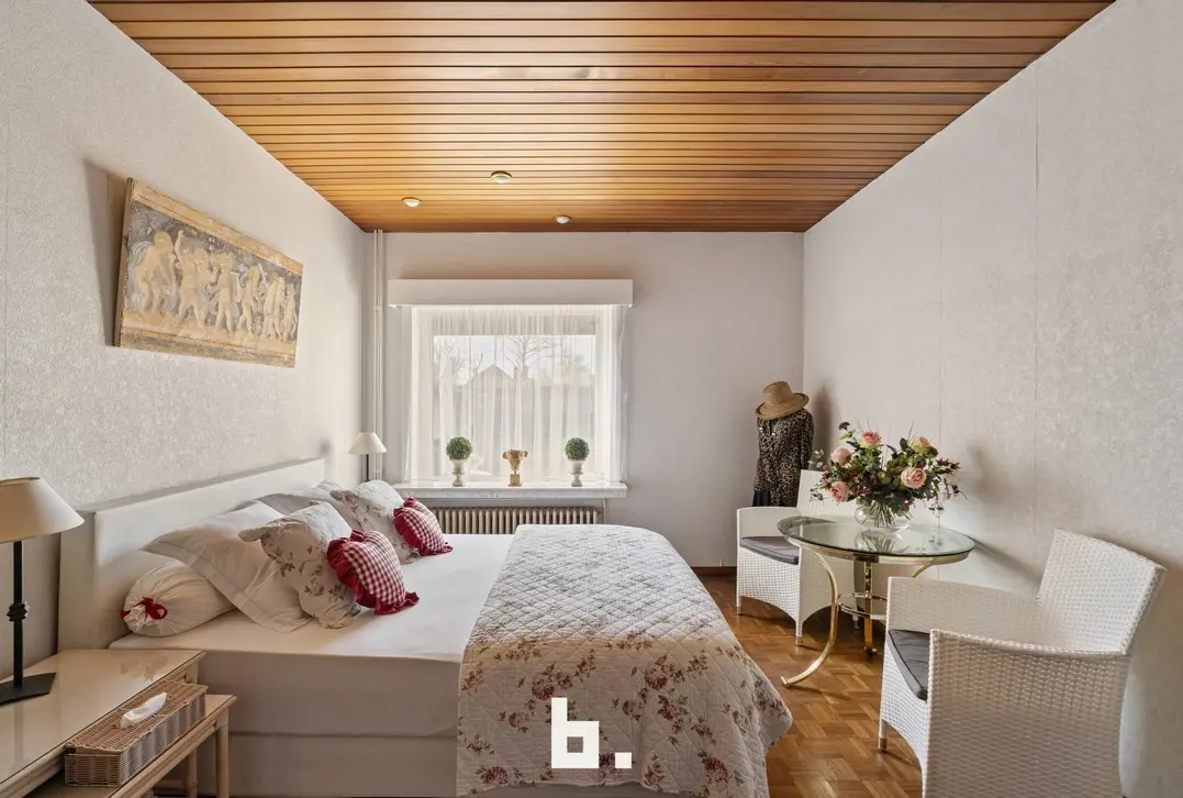 Mooie laagbouwvilla met zonnige tuin, dubbele garage en bijgebouw - Jabbeke