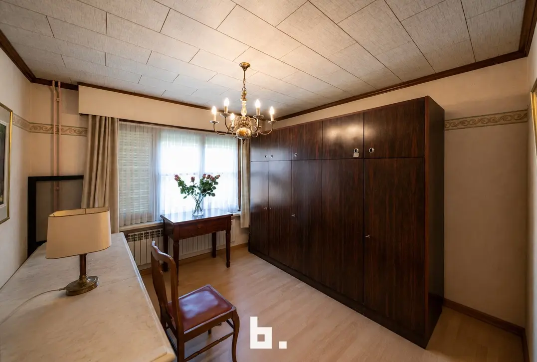 Oedelem licht op te frissen villa met veel volume en uitbreidingsmogelijkheid in het dak  - Oedelem
