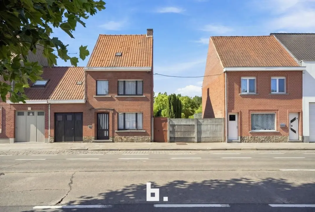 Ruime woning met grote tuin en bouwgrond - Roeselare