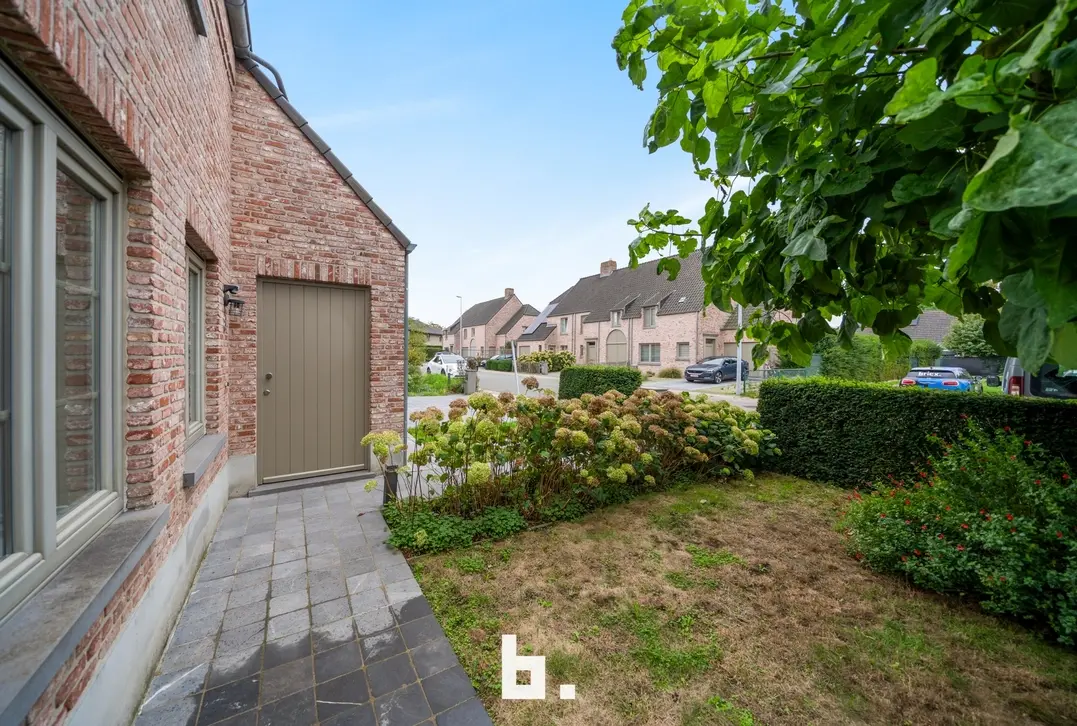 Instapkare halfopen bebouwing met 4 slaapkamers en garage op zeer gegeerde ligging! - Sint-Andries