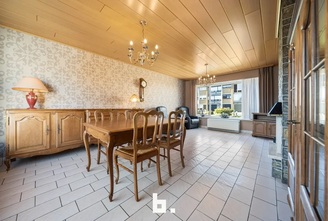 Woonhuis met 3 slaapkamers, zonnige tuin en garage te koop in rustige wijk - Oostkamp