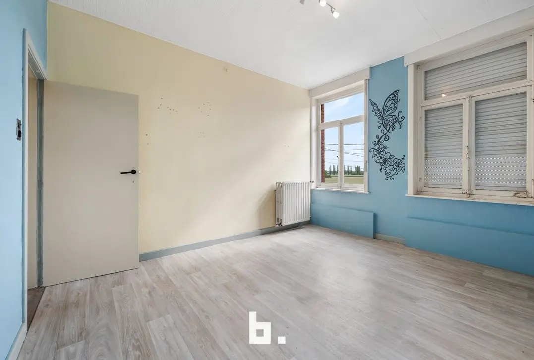 Karaktervolle renovatiewoning met ruime oprit in Kuurne - Kuurne