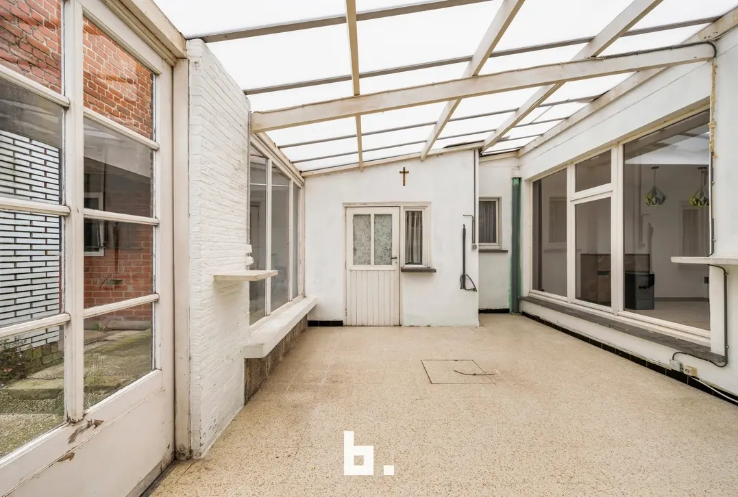 Woning met ruime loods op centrale locatie - Roeselare