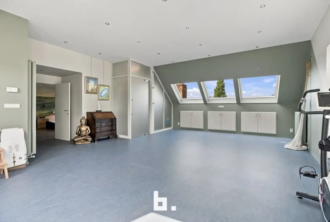 Uitzonderlijk ruime woning met praktijkmogelijkheden op centrale ligging in Wingene - Wingene